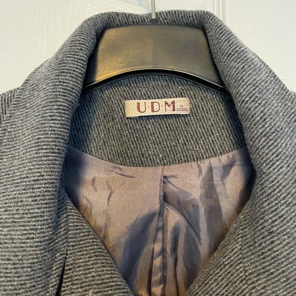 Gray wool long coat in size Medium - Picture 4 of 10